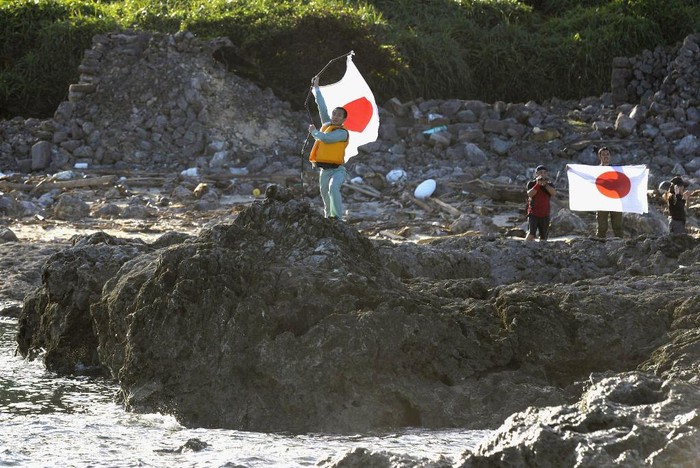 Người biểu tình Nhật Bản đổ bộ lên đảo Uotsuri thuộc nhóm đảo Senkaku